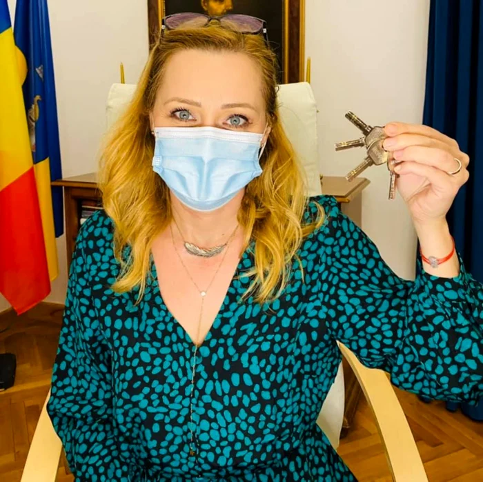 Primăriţa Lasconi a schimbat cheile casei de oaspeţi a Primăriei Câmpulung
