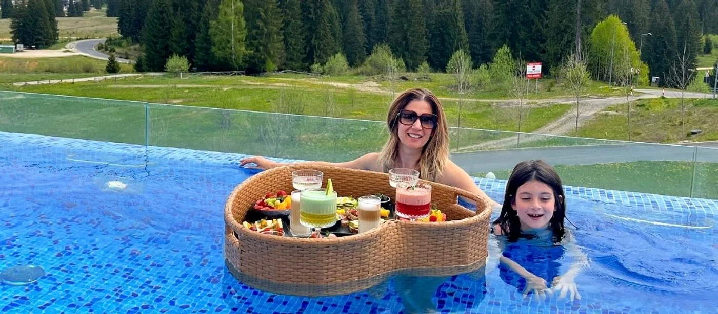 Amalia Enache și fiica ei, Alma