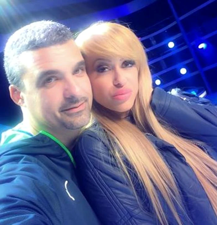 Anda Adam s-a fotografiat astăzi alături de Aurelian Temişan. Şi-a mărit artista buzele?