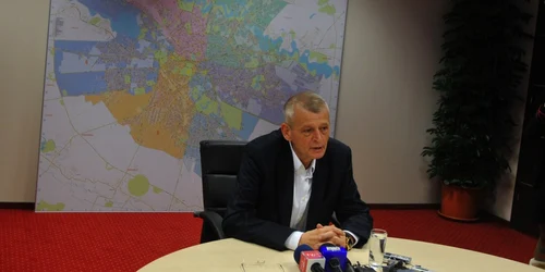 sorin oprescu harta in spate FOTO Adevărul