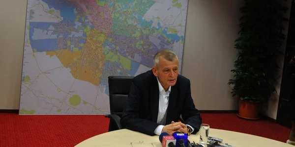 sorin oprescu harta in spate FOTO Adevărul 