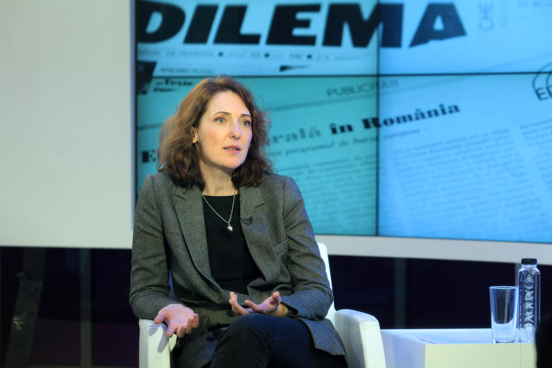 „Cercetătorii tineri şi studenţii noştri sînt tot ce avem mai de preţ în acest moment“   interviu cu Dana JALOBEANU jpeg