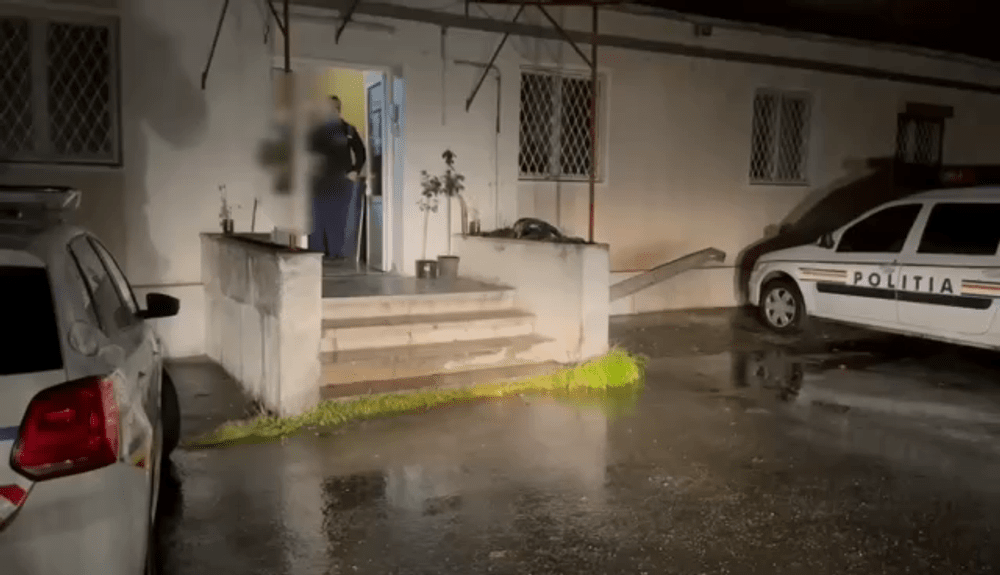 Doi bărbați au fost tăiați pe față într-un bar din Pitești. Cine este agresorul VIDEO
