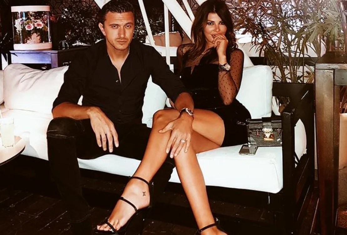 
    Dragoș Săvulescu și Angela Martini au devenit părinți cu ajutorul unei mame surogatfoto: arhiva personală/Instagram  