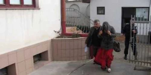 Victima nu a depus deocamdată plângere la poliţie împotriva celor care au jefuit-o de frică 