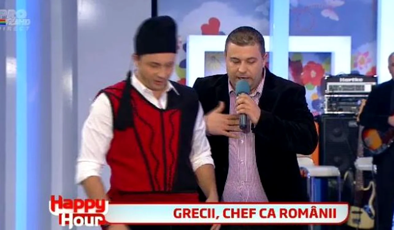 Cătălin Măruţă a îmbrăcat straie tradiţionale elene de ziua Greciei. (captură Pro TV)