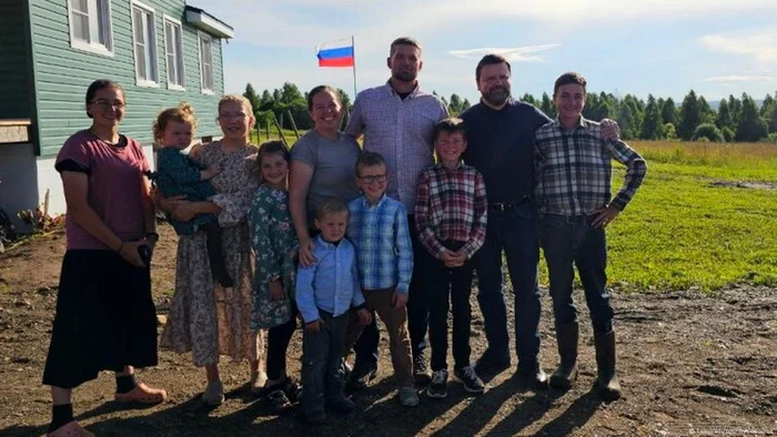 Familia Feenstra, vizitată de politicianul Iuri Stankevici, s-a mutat din Canada în Rusia