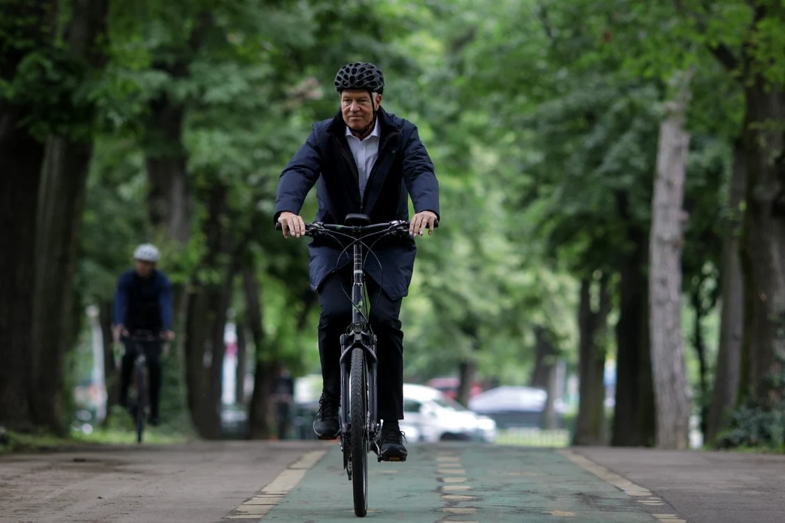 Președintele a ajuns pe bicicletă la Parcul Național Piatra Craiului FOTO Inquam / Octav Ganea
