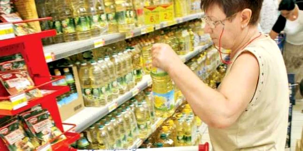 Din hipermarketuri, românii şi-au cumpărat doar alimente  pe care nu le produc în propria casă  