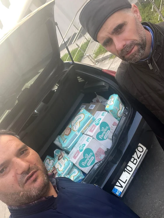 Binele se face cu ajutor de la colegi și enoriași FOTO: arhiva personală