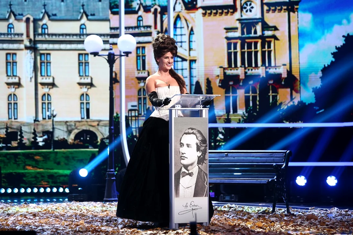 andreea perju in rolul veronica micle iumor romania razi cu roast  JPG