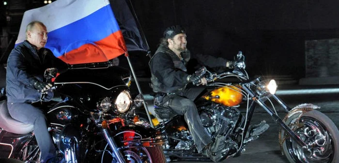 Vladimir Putin pe motociclete alături de liderul motocicliştilor „Lupii Nopţii“