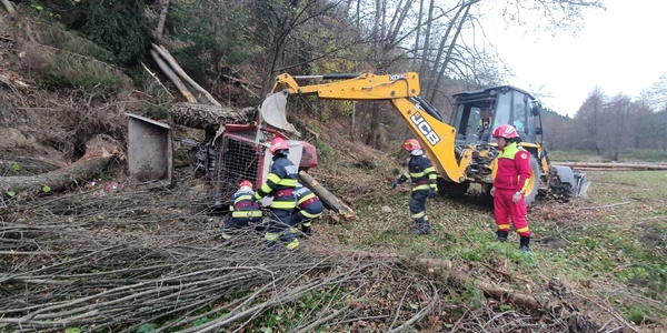 tractor rasturnat ISU Arges 4 jpeg