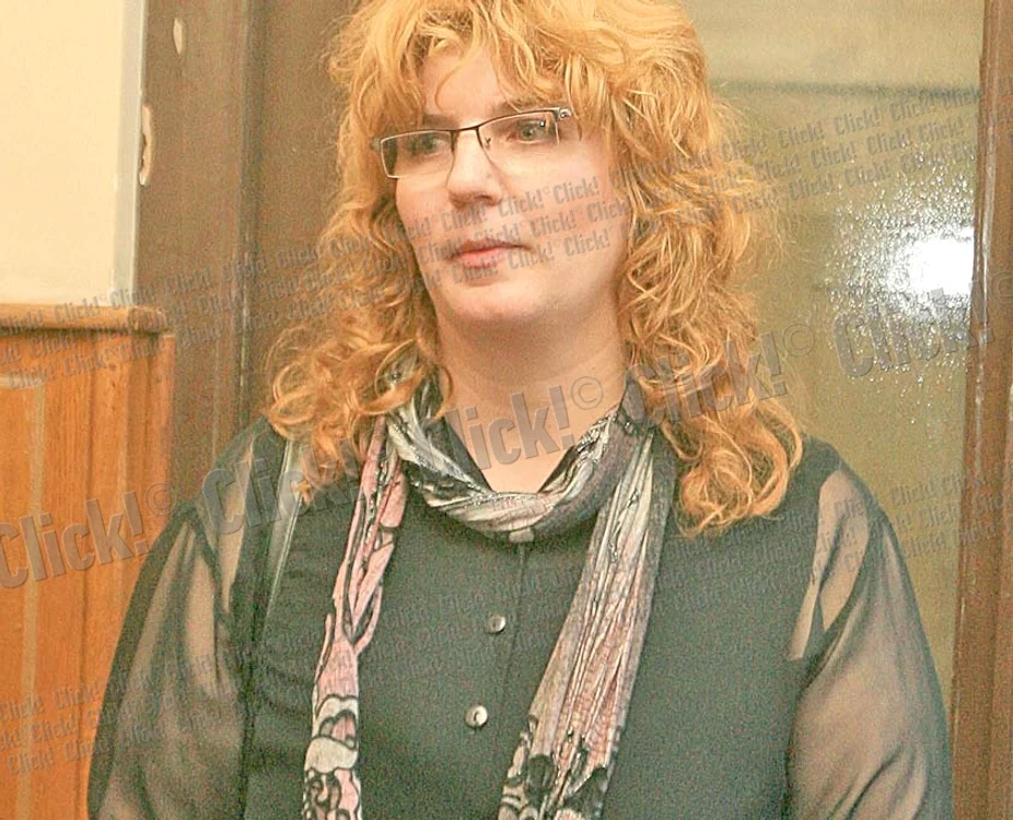
    Andreea Bârlea  are 44 de ani  şi e grefieră  