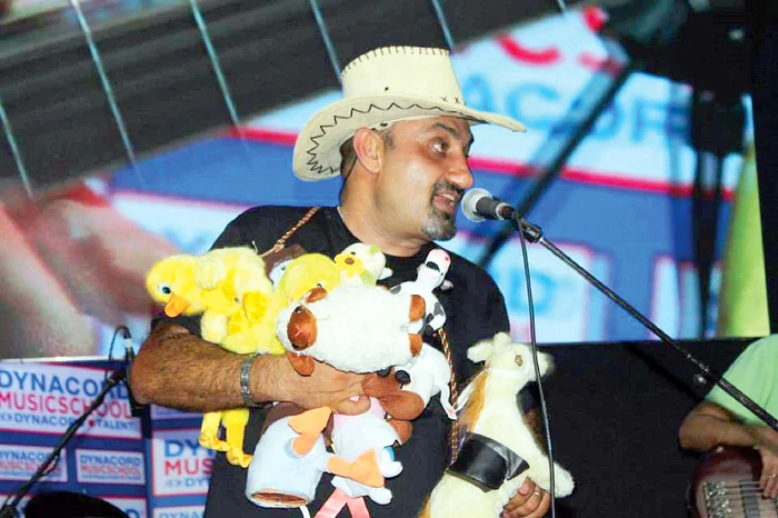 Gabriel Jugaru a renunţat să mai realizeze glumiţe la Naţional FM, unde lucrează, pe motiv că în radio nu mai sunt bani