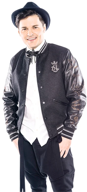 
    Liviu şi-a mai ridicat un etaj la viloiul din Băneasa,  în care va amenaja o sală de cinematograf  