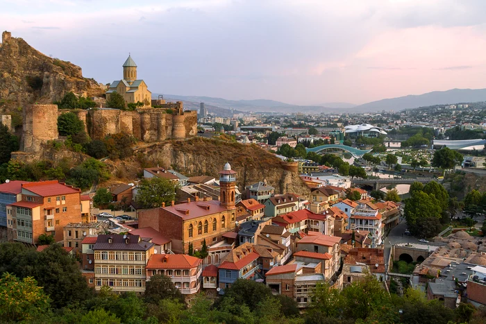 Mulți cetățeni ruși s-au refugiat la Tbilisi pentru a scăpa de război FOTO SHUTTERSTOCK