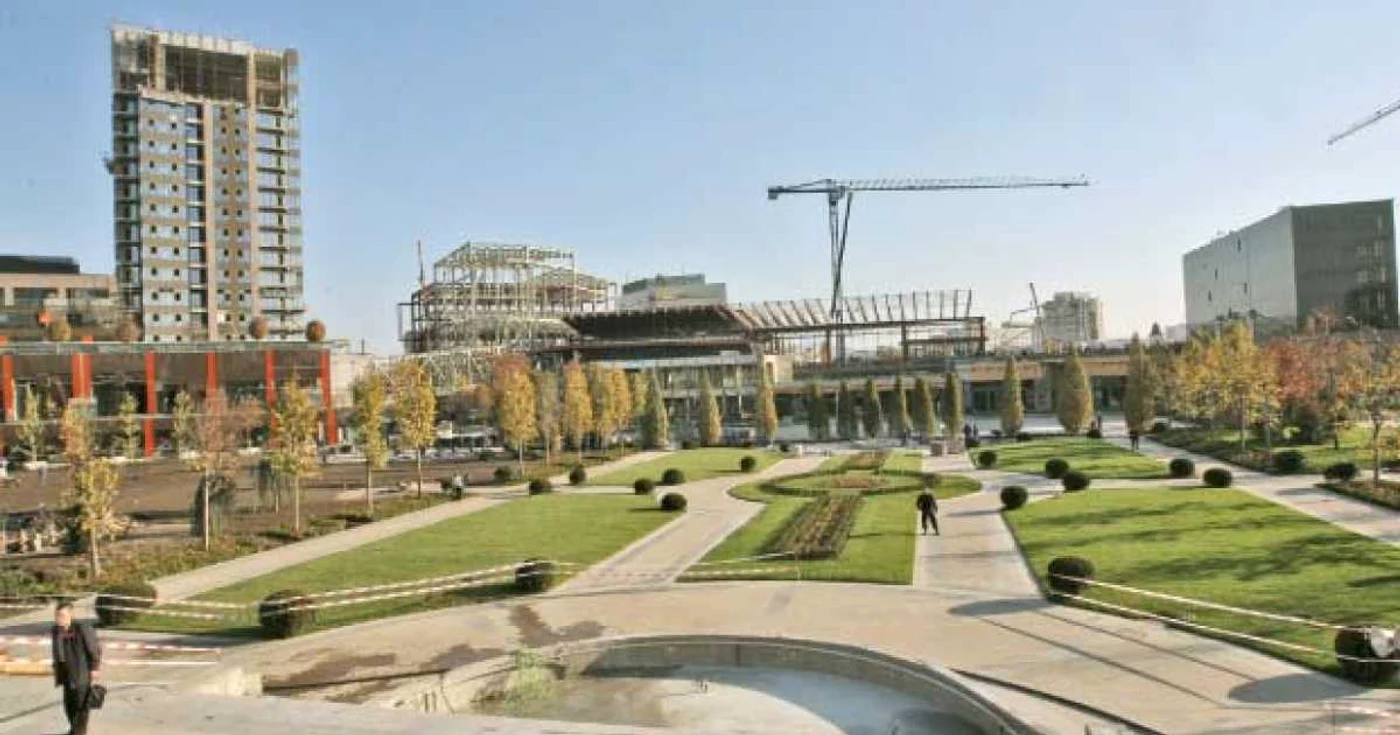 Lucrările pe şantierul Palas continuă în viteză, chiar şi fără autorizaţii legale  
