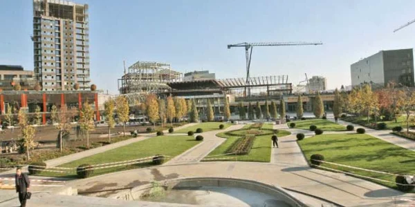 Lucrările pe şantierul Palas continuă în viteză, chiar şi fără autorizaţii legale  