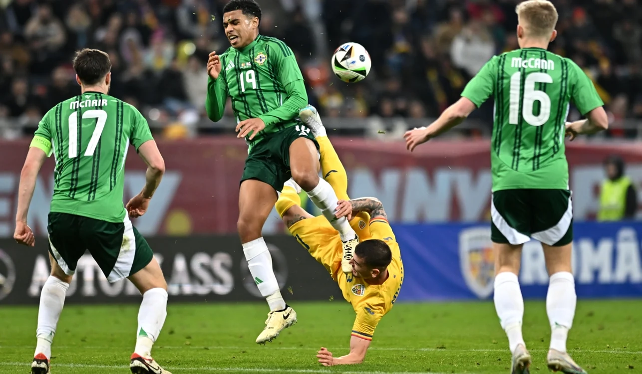 Valentin Mihăilă (galben), lider într-un clasament UEFA (FOTO: Sportpictures)