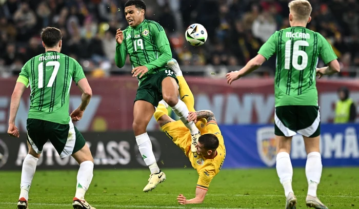 Valentin Mihăilă (galben), lider într-un clasament UEFA (FOTO: Sportpictures)