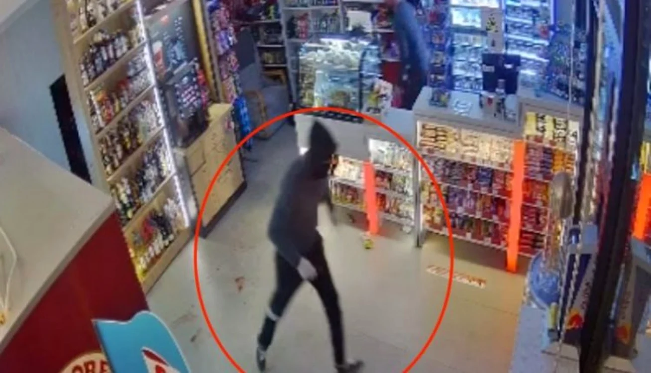 Imagini de la tâlhăria din benzinăria din Cristian - Sibiu surprinse de camerele de luat vederi Foto captură video Sursa oradesibiu ro