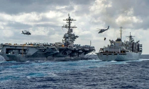 portavion american in golf