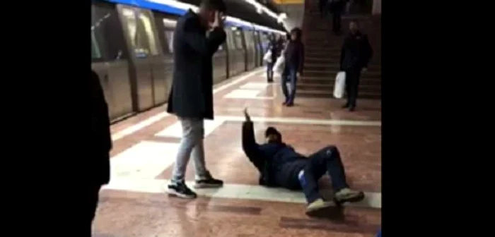 Un tânăr a împiedicat un bărbat să se sinucidă în staţia de metrou Piaţa Sudului