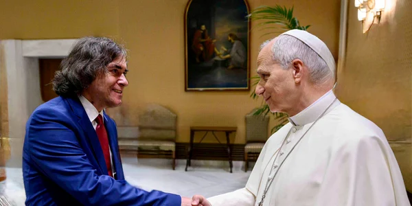 Mircea Cărtărescu și Papa Leon FOTO X / Vatican News