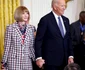 Anna Wintour decorată de Joe Biden. FOTO: Getty Images