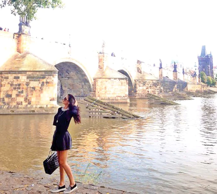 Anastasia a umplut site-urile de socializare cu fotografii de pe meleaguri străine