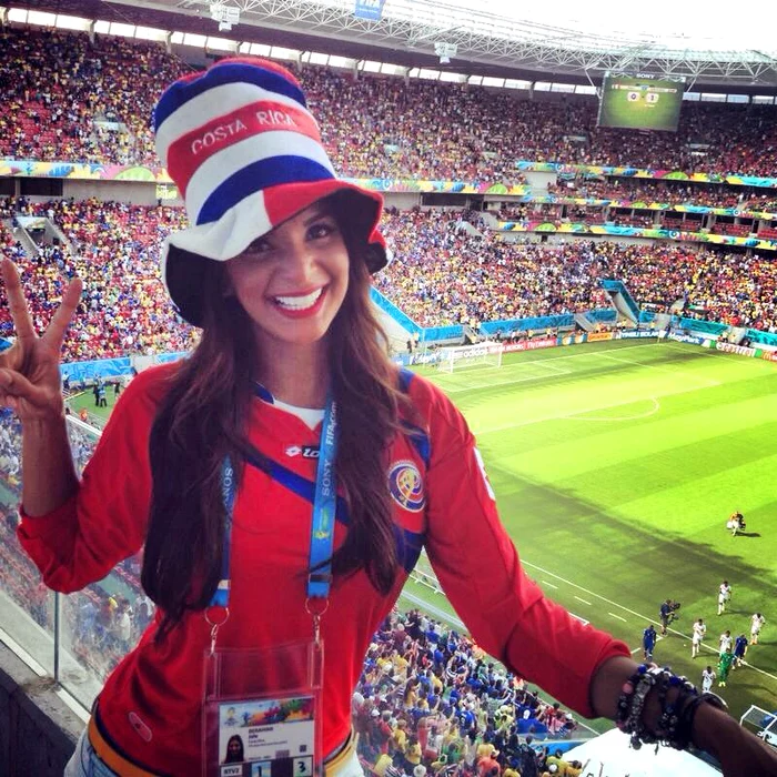 Jurnalista în vârstă de 30 de ani, la un meci al Costa Ricăi, în echipamentul favoriţilor