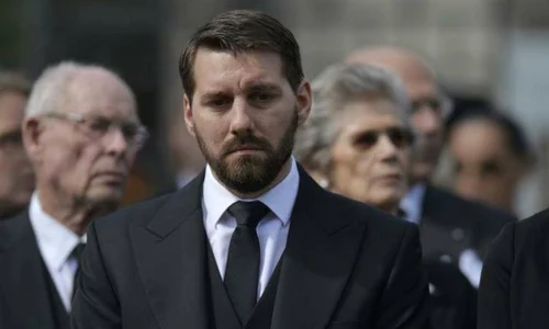 Ca și la înmorântare, fostul Principe Nicolae este vizibil afectat și se cunoaște de pe chipul său că a plâns jpeg