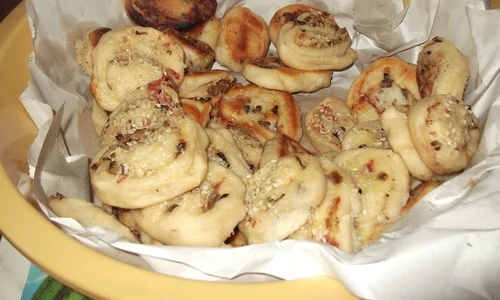 minipizza cu ciuperci jpeg