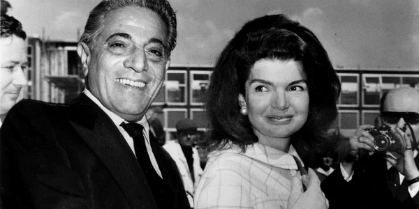 Între Jackie Kennedy și Aristotel Onassis pare să fi existat mai degrabă o înțelegere de afaceri decât o poveste de iubire jpeg