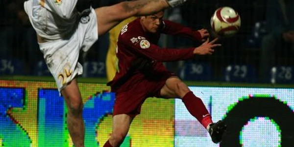 Leo Veloso (în dreapta) crede că nivelul campionatului românesc este bun