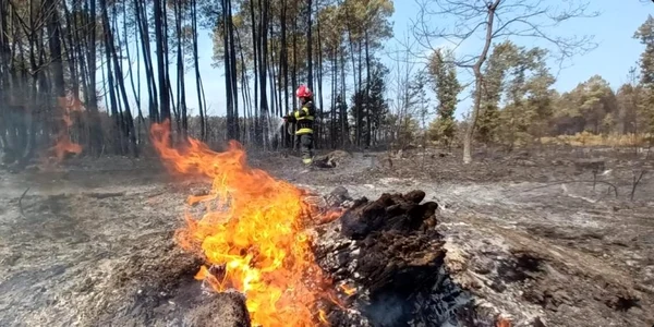 Pompierii români intervin la stingerea incendiilor din Franţa FOTO