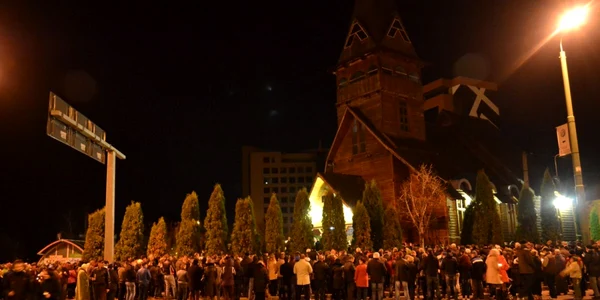 Slujba de Înviere la Biserica de Lemn.