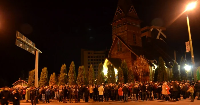 Slujba de Înviere la Biserica de Lemn.