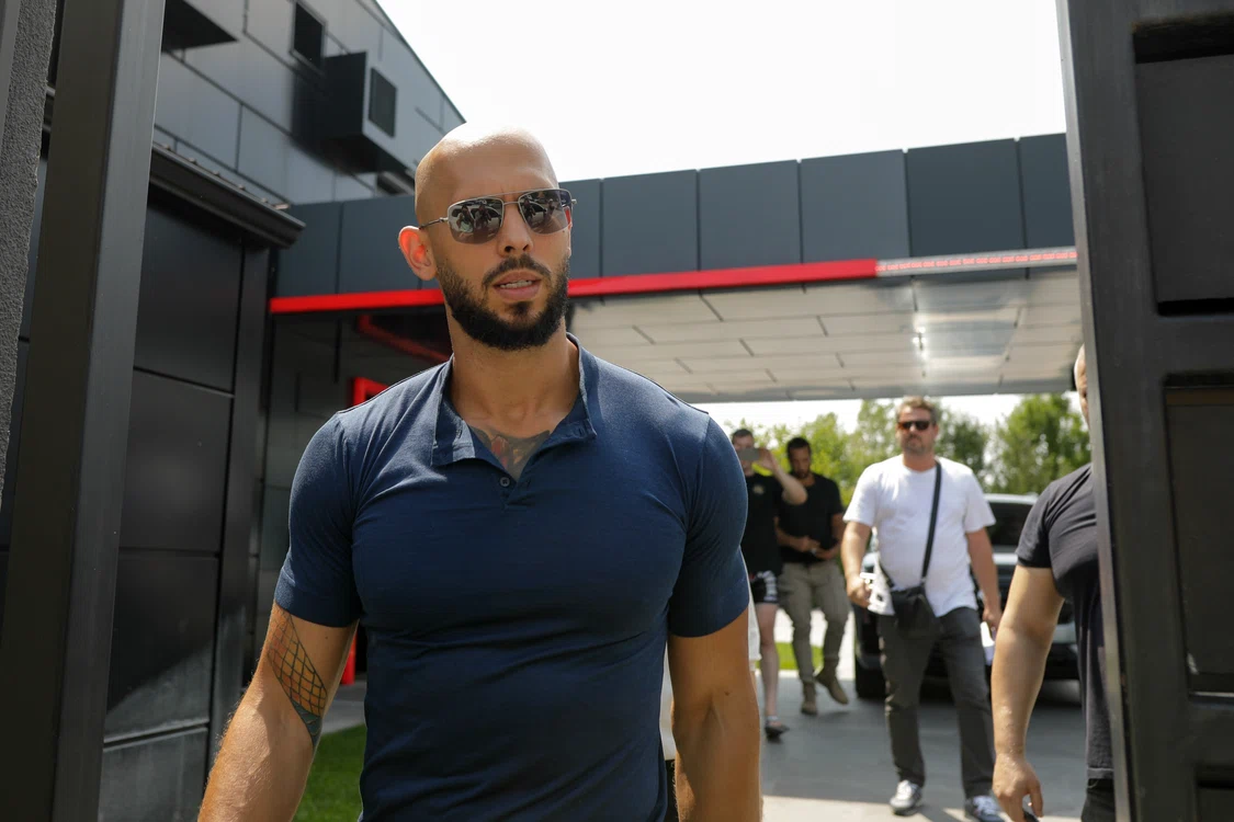 Andrew Tate este un influencer controversat și autoproclamat „misogin”