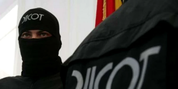 Percheziţii domiciliare într-o amplă operaţiune cu 27 de suspecţi şi 100 victime nemţi la Vâlcea - fraude informatice Foto DIICOT
