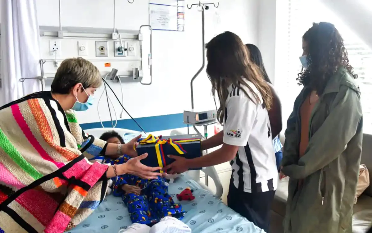 Copil supraviețuitor vizitat la spital FOTO Getty Images