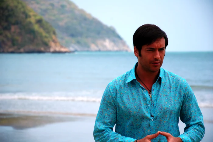 "Temptation Island – Insula iubirii”: Patru cupluri își testează relația într-un paradis exotic în cadrul reality show-ului prezentat de Radu Vâlcanfoto: Antena 1
