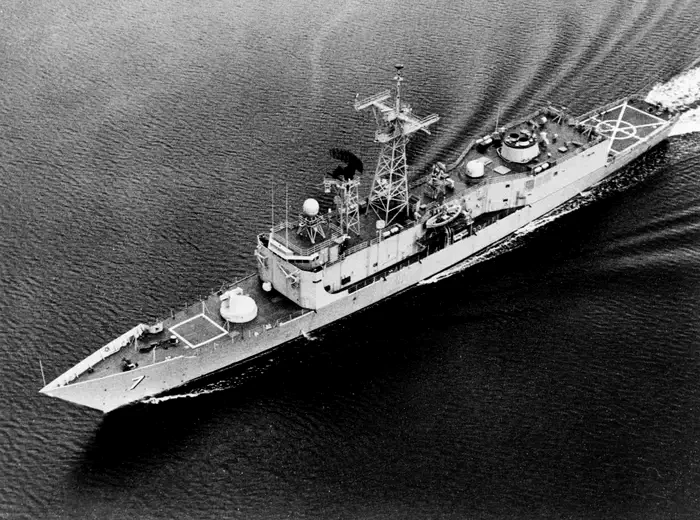 Fregata USS Oliver Hazard Perry, prima din clasa US Navy, la sfârșitul anului 1977