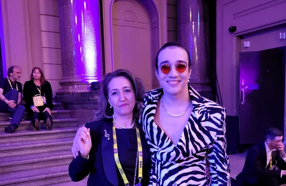 Theodor Andrei și mama lui, Simona Andrei, la Liverpool FOTO Arhivă personală/Facebook