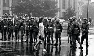 Cordon al Poliţiei în Piaţa Universităţii (iunie 1990) mineriada