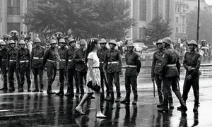 Cordon al Poliţiei în Piaţa Universităţii (iunie 1990) mineriada