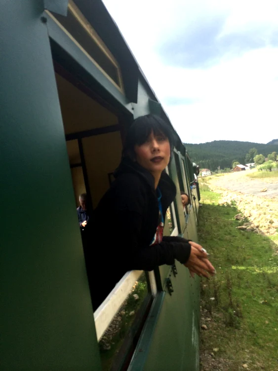 Sophia a ţinut morţiş să se plimbe cu mocăniţa