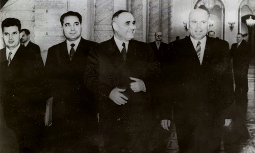 Moscova, ianuarie 1959. Delegația PCR la lucrările celui de al XXI-lea Congres al Partidului Comunist al Uniunii Sovietice (© „Fototeca online a comunismului românesc”, cota: 4/1959)