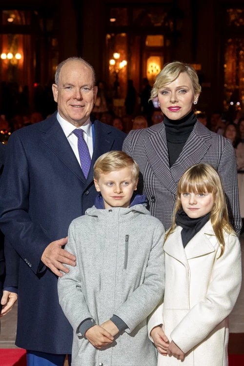 Albert și Charlene de Monaco alături de copii GettyImages 2187608702 jpg